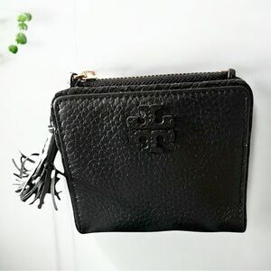 TORY BURCH Wallet McGraw Tassel Logo Compact Bi-Fold Black Pebbled Leather